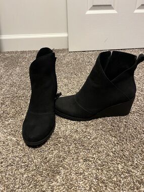 Toms Black Wedge Ankle Booties